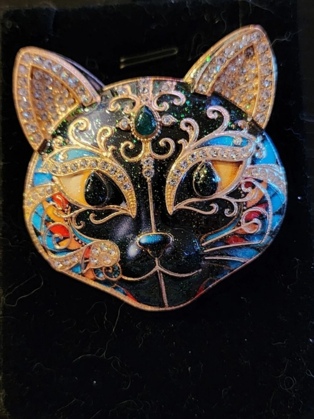 Cat Face Enamel Rhinestone Brooch in Black & Gold